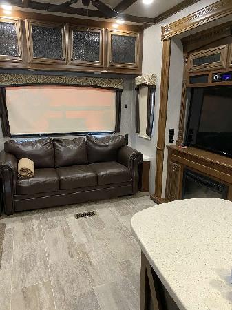 Class 5th wheel for sale