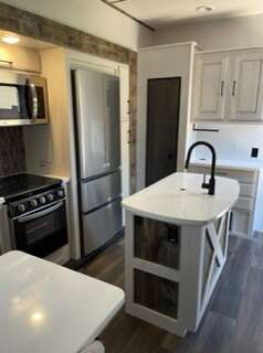 Class 5th wheel for sale